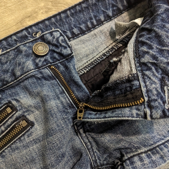 American Eagle Denim Shorts size 2 zipper front pockets CUTE! - Picture 5 of 9